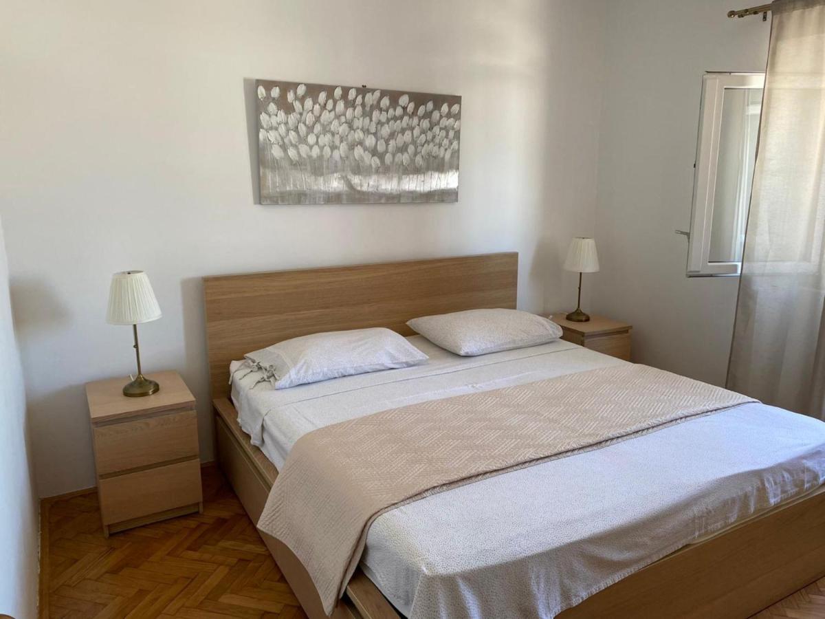Apartments Barbaresko Lumbarda Esterno foto