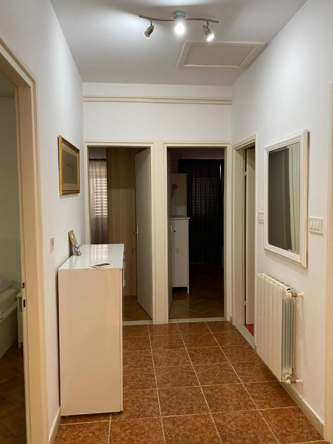 Apartments Barbaresko Lumbarda Esterno foto