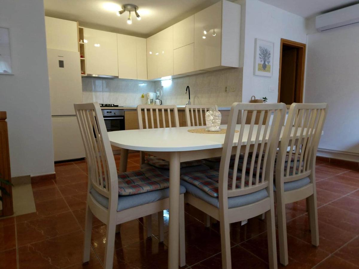 Apartments Barbaresko Lumbarda Esterno foto