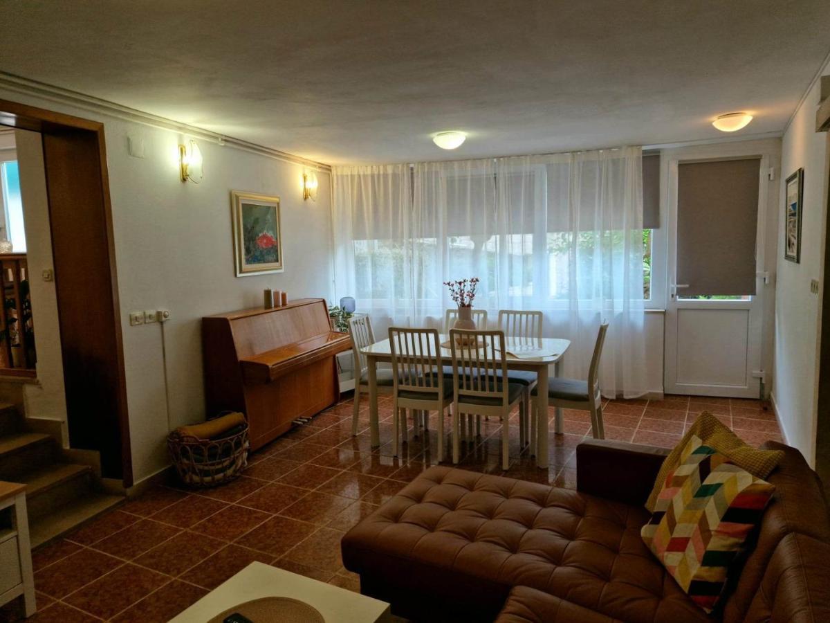 Apartments Barbaresko Lumbarda Esterno foto