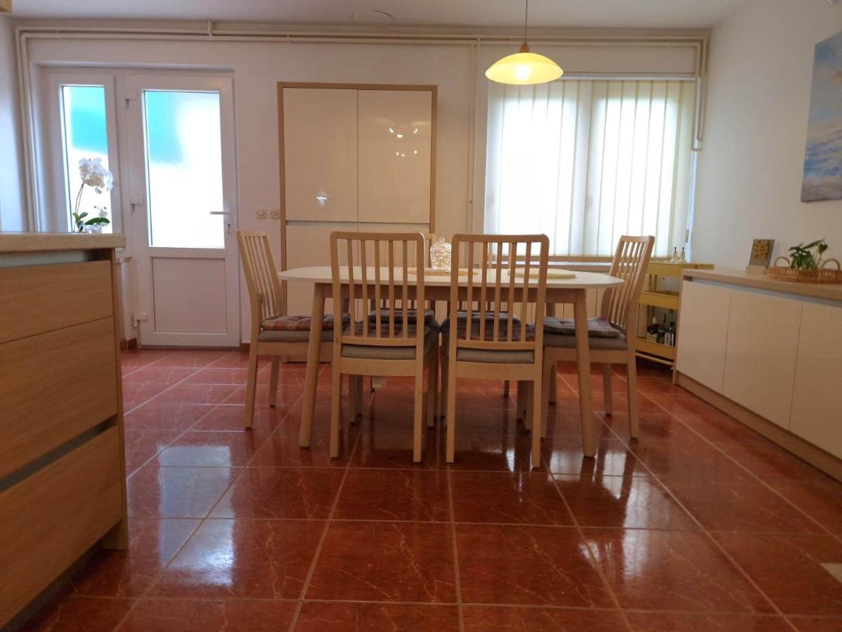 Apartments Barbaresko Lumbarda Esterno foto