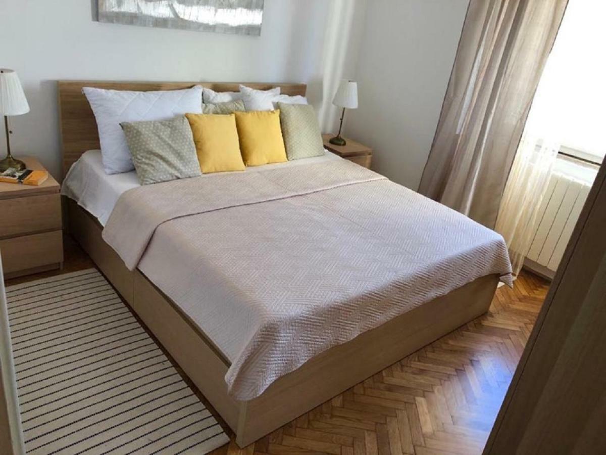 Apartments Barbaresko Lumbarda Esterno foto