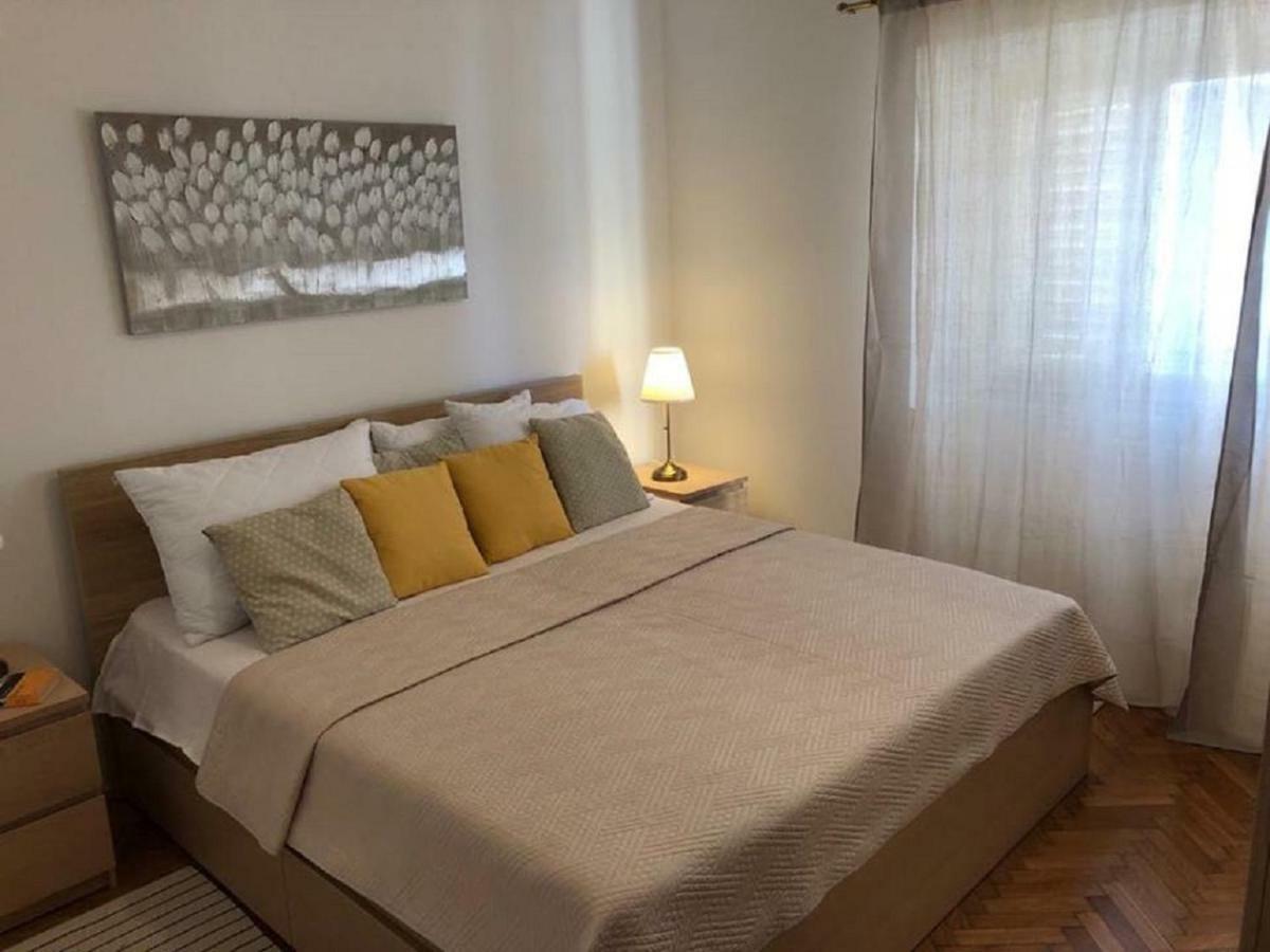 Apartments Barbaresko Lumbarda Esterno foto